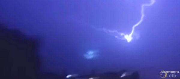 Огромная голубая сфера освещала ночной Куско в Перу (видео)
