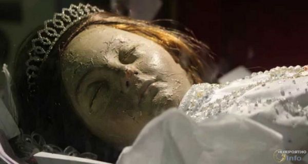 В мексиканском соборе 300-летняя мумия открыла глаза