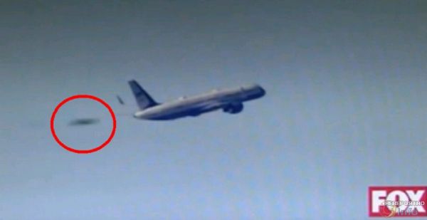 Рядом с самолетом Трампа пролетел НЛО