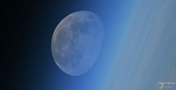 Луна уходит за горизонт (видео)