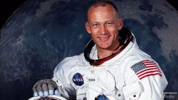 Астронавт Базз Олдрин: люди никогда не были на Луне