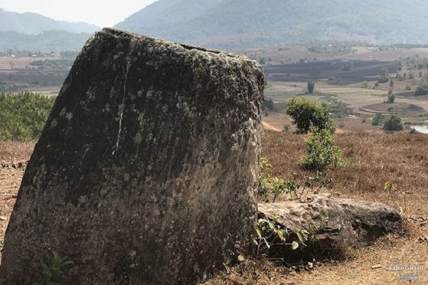 В Лаосе нашли более сотни загадочных гигантских каменных кувшинов