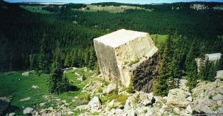 Гигантский каменный куб, о котором мало кто знает